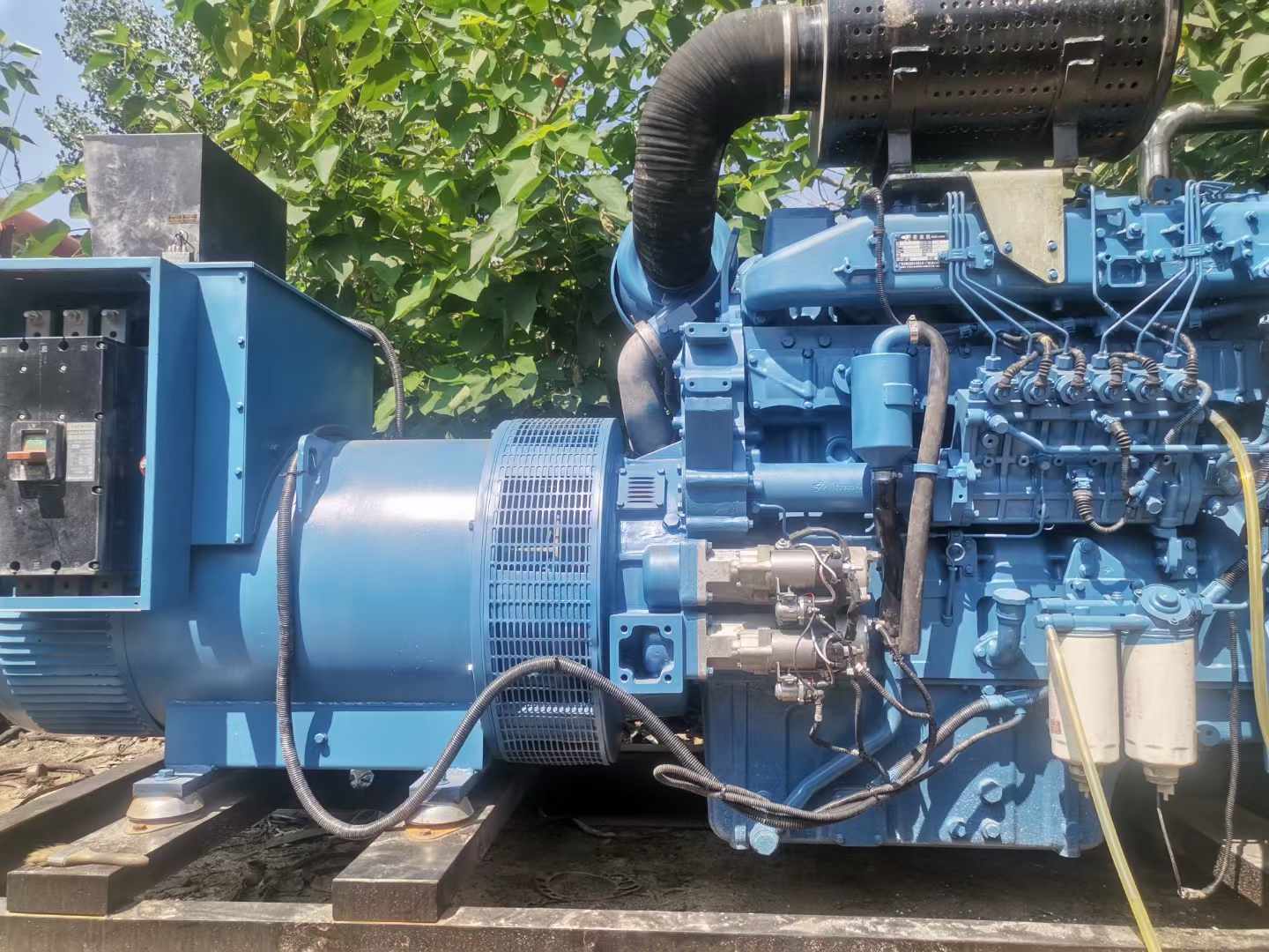 五湖渔场详细说明降低 800kW 柴油发电机输出电流波动的方法