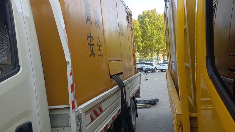 五湖渔场如何判断柴油发电机组和UPS电源的切换时间是否符合要求？